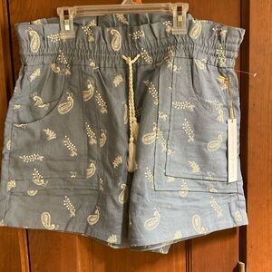Cute NWT CHAMBRAY SHORTS